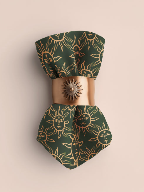 Elegant forest green cloth napkins featuring a golden sun motif, crafted from durable polyester in a set of four, perfect for refined dining.